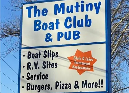 Mutiny Boat Club & Pub signage